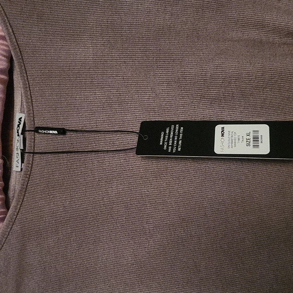 Fashion Nova Assymetrical Taupe Top XL NWT - Picture 3 of 6